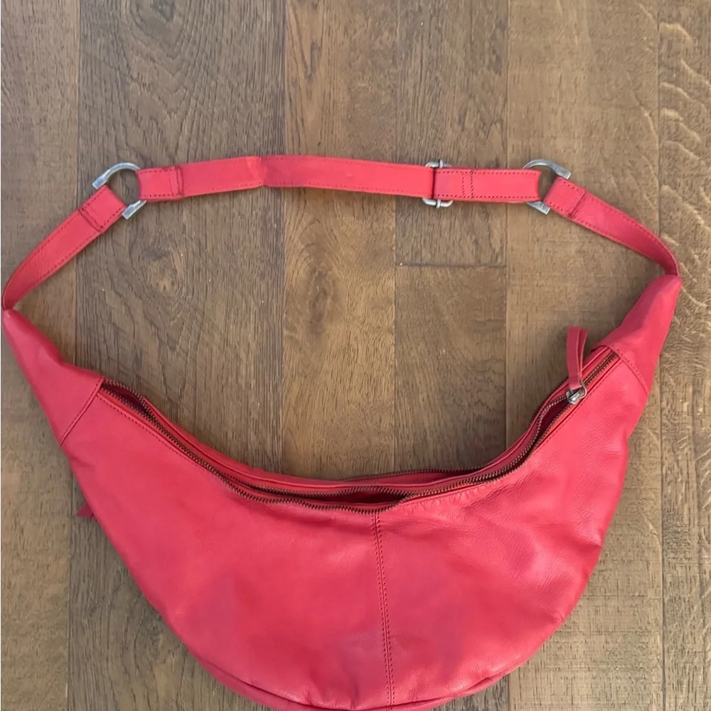 Free People Red Idle Hands Sling Bag - Picture 2 of 3